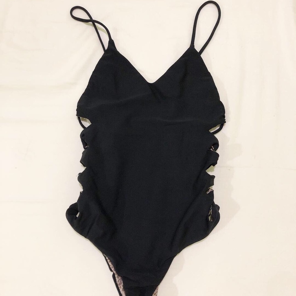 Acacia Florence once piece Size P.